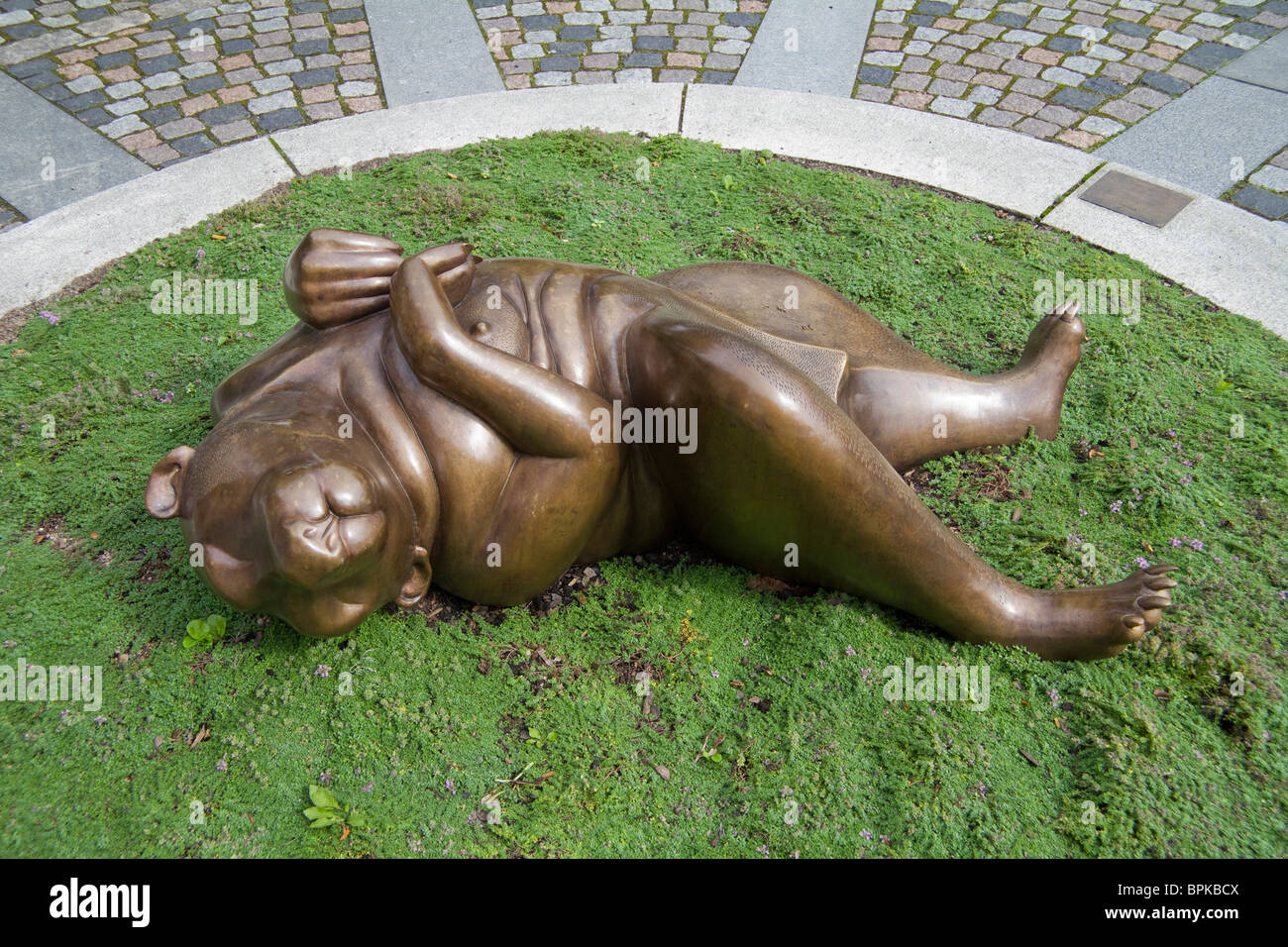 Skulptur von einem Tier liegen auf dem Rücken, Uppsala Schweden Stockfoto