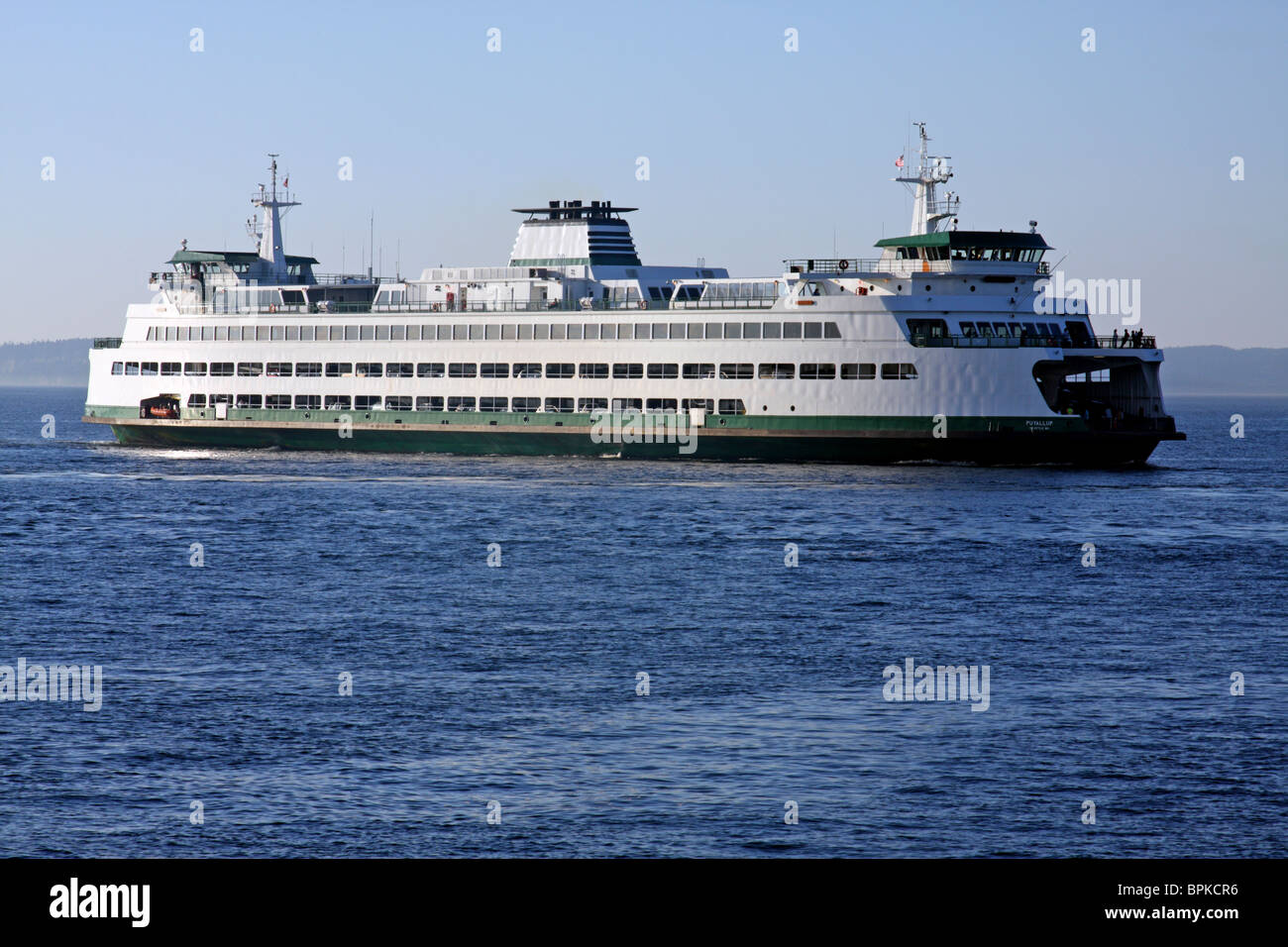 Die Washington State Ferry Puyallup nähert sich das Terminal in Edmonds, Washington. Stockfoto