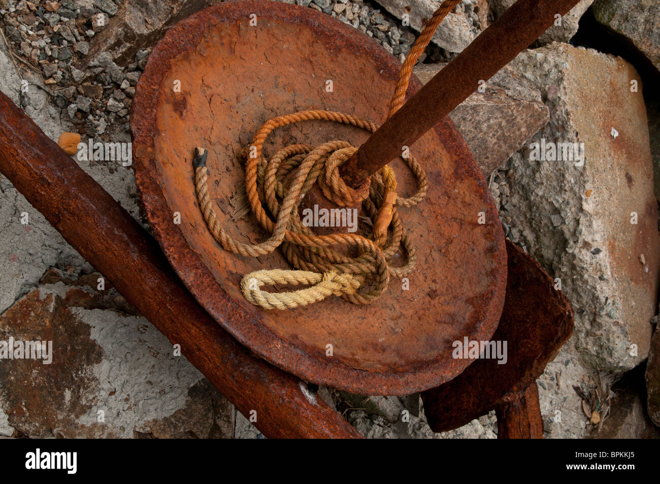 Rostigen Anker an der Gloucester Maritime Center Stockfoto