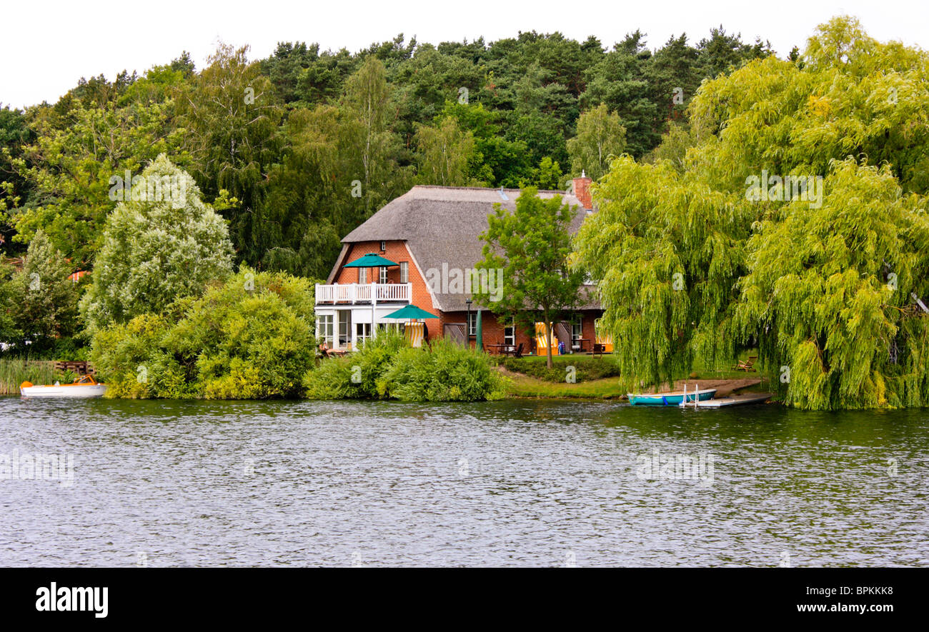 Stroh Gedeckte Haus Am Seeufer Von Krakow See Mecklenburg