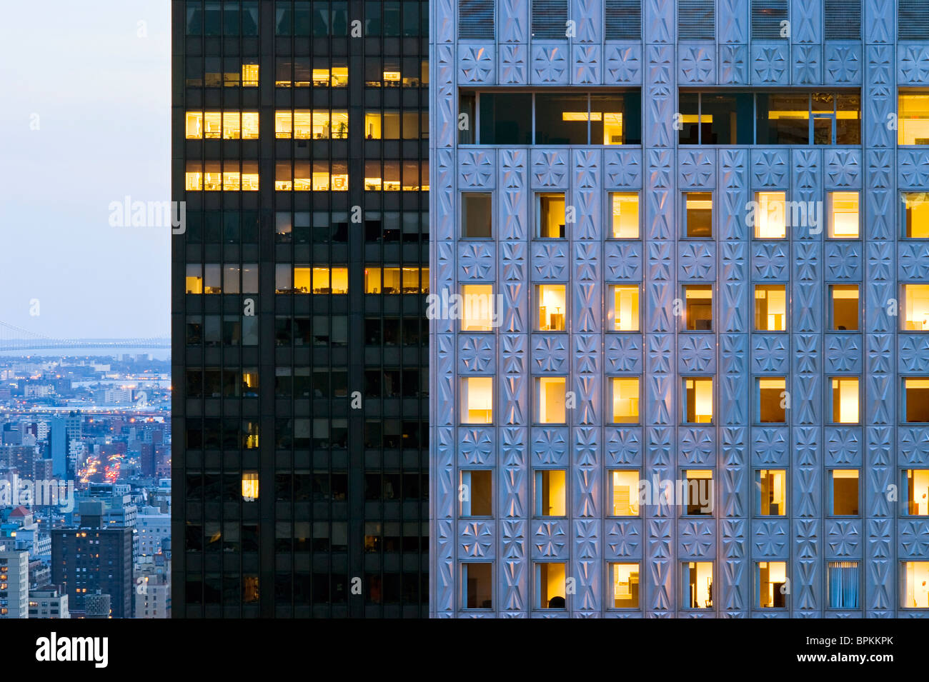Das Mobil-Gebäude auf 42nd Street, New York City. Stockfoto