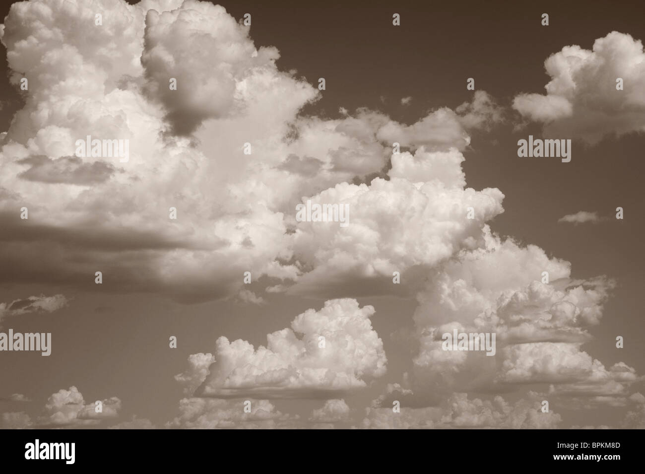 Wolken und Himmel in schwarz / weiß Stockfoto