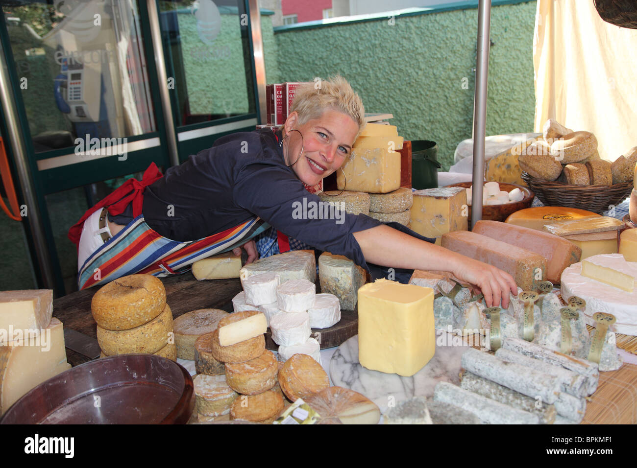Käser Maja Dingle Farmers Market, Co. Kerry, Irland Stockfoto