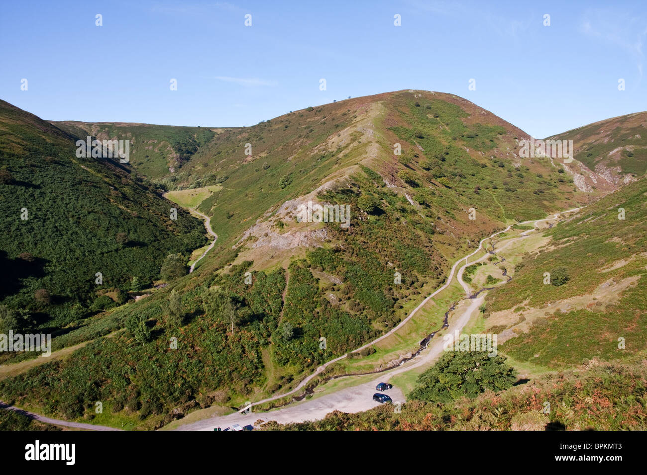 Die lange Mynd aus Mill Valley in Shropshire kardieren. Stockfoto
