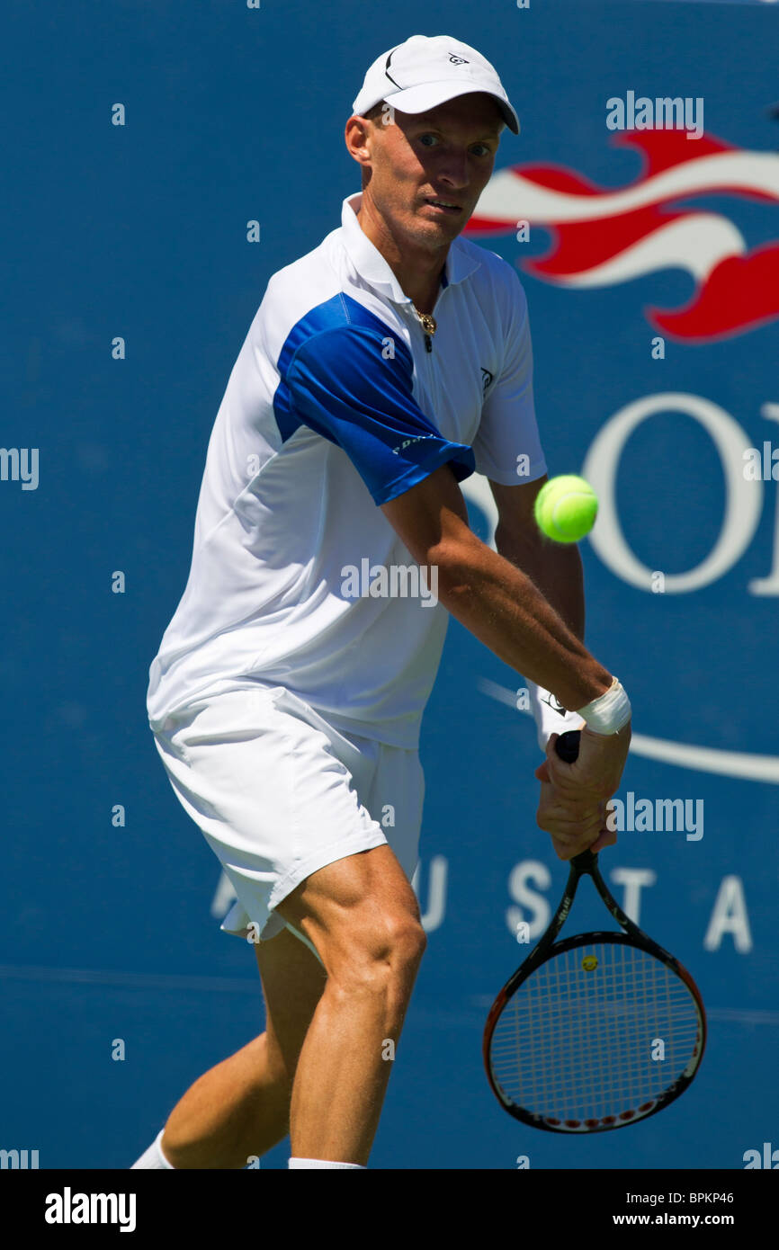 Nikolay Davydenko (RUS) im Wettbewerb bei der 2010 US Open Tennis Stockfoto