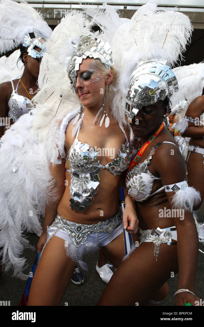 Parade in Notting Hill Carnival in London, Vereinigtes Königreich am 30. August 2010. Stockfoto