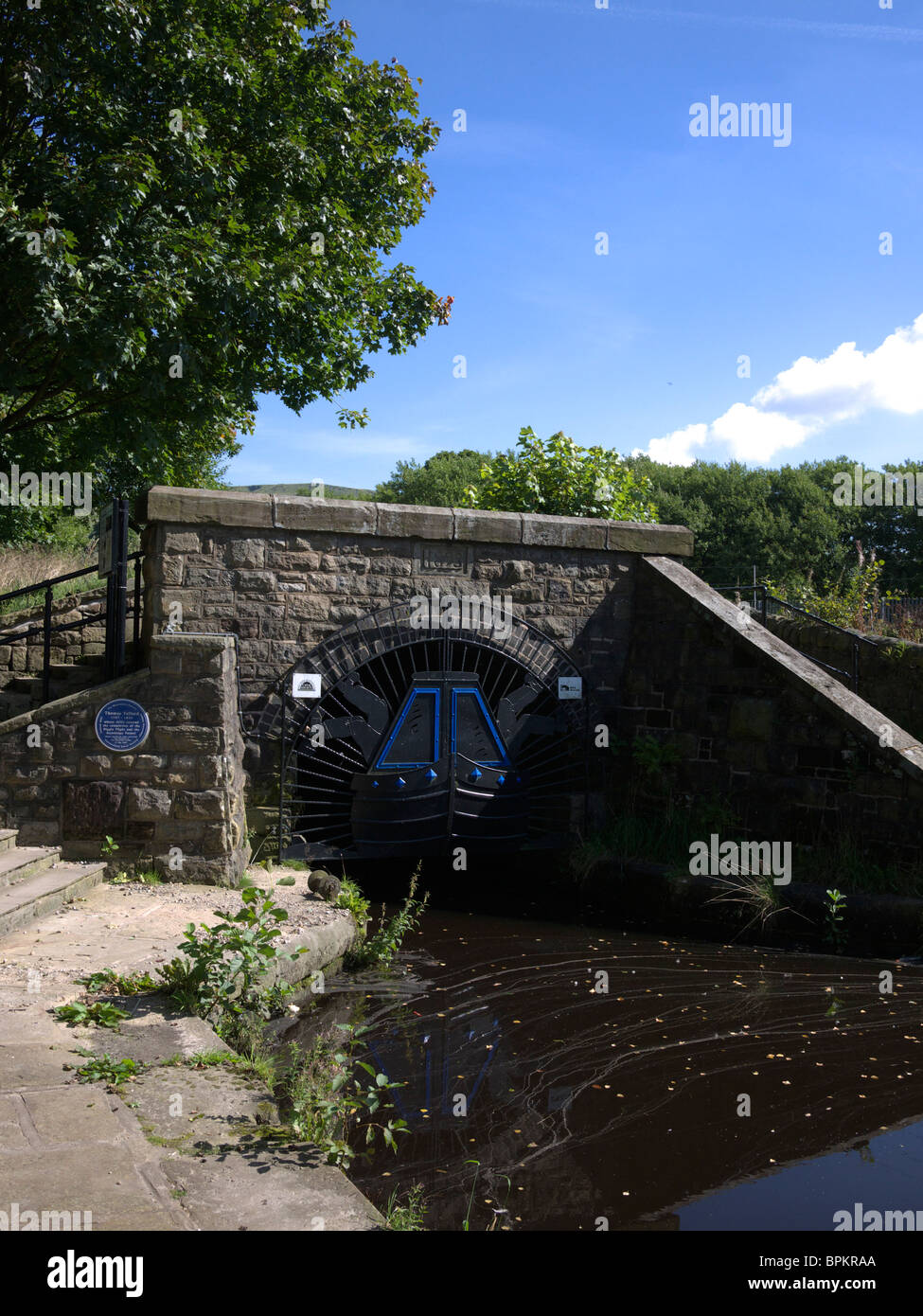 Tonnelle Tunneleingang und Huddersfield Kanals an Diggle, Saddleworth, Oldham, Großbritannien. Stockfoto