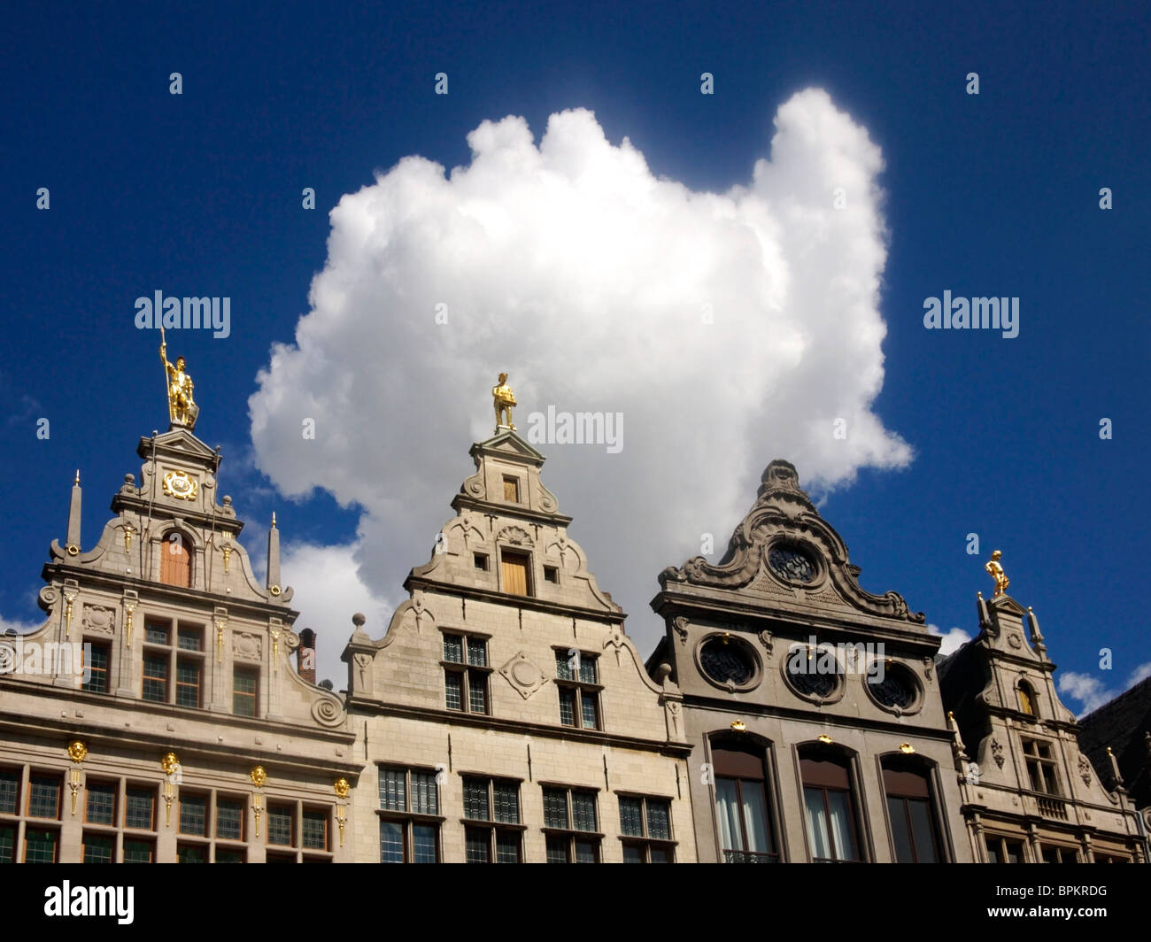 Bürgerliches Housefronts auf dem Grote Markt in Antwerpen, Belgien Stockfoto