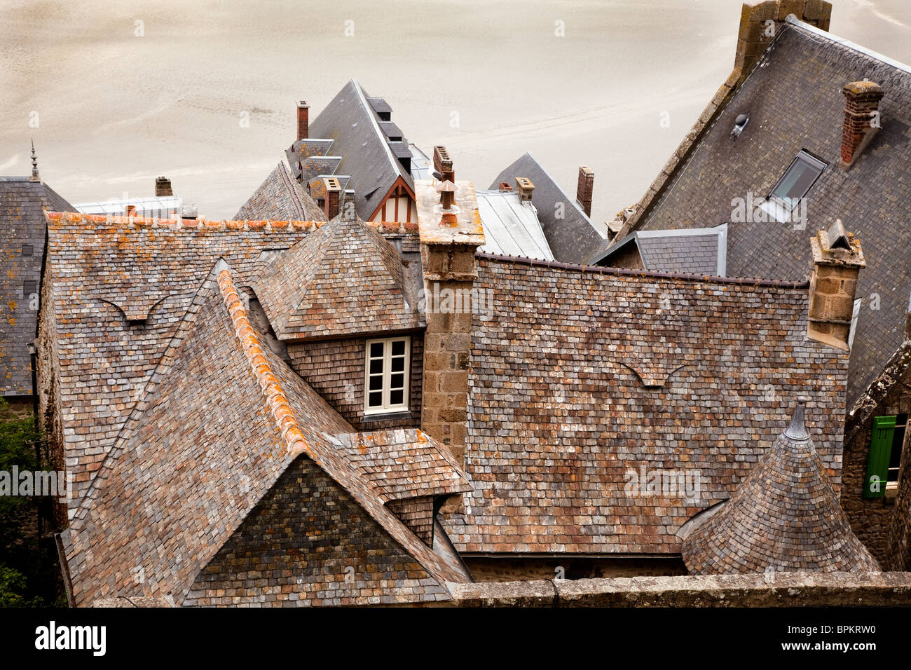 Dächer des Dorfes am Mont Saint-Michel Abtei, Normandie, Frankreich Stockfoto