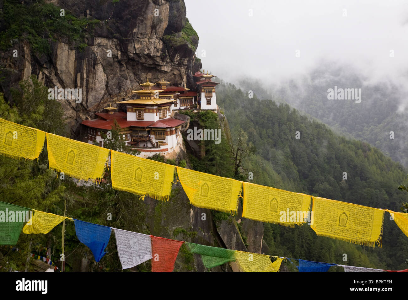 Taktshang bekannt als Tiger es Nest gesagt, wo die heiligen Guru Padmasambhava flog aus der Region von Tibet auf der Rückseite einer Tigerin Stockfoto