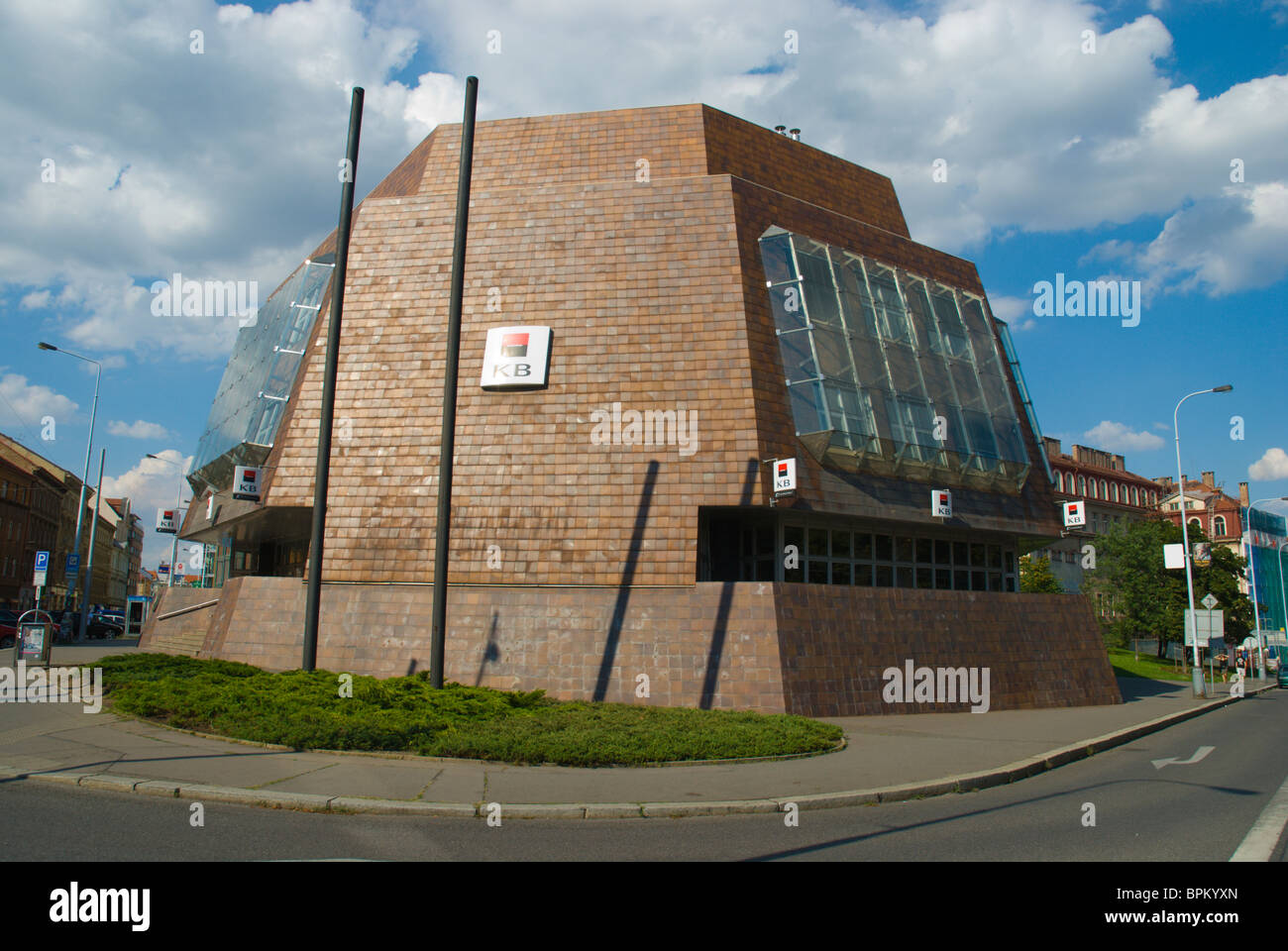 KB Komercni Banka Bank außen Stefanikova Straße Smichov Viertel Prag Tschechische Republik Stockfoto