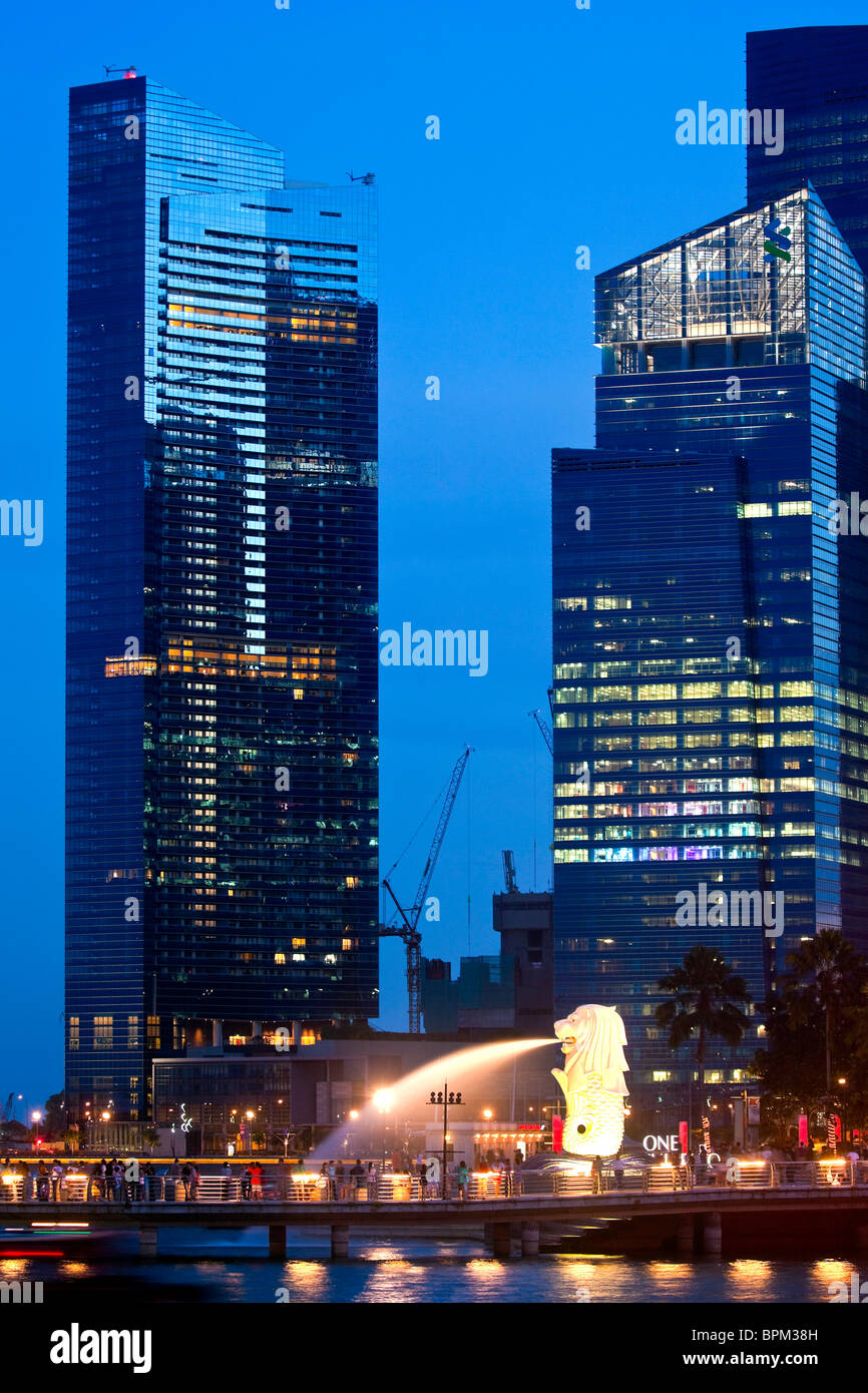 Singapur, Marina Bay, der Merlion. Stockfoto