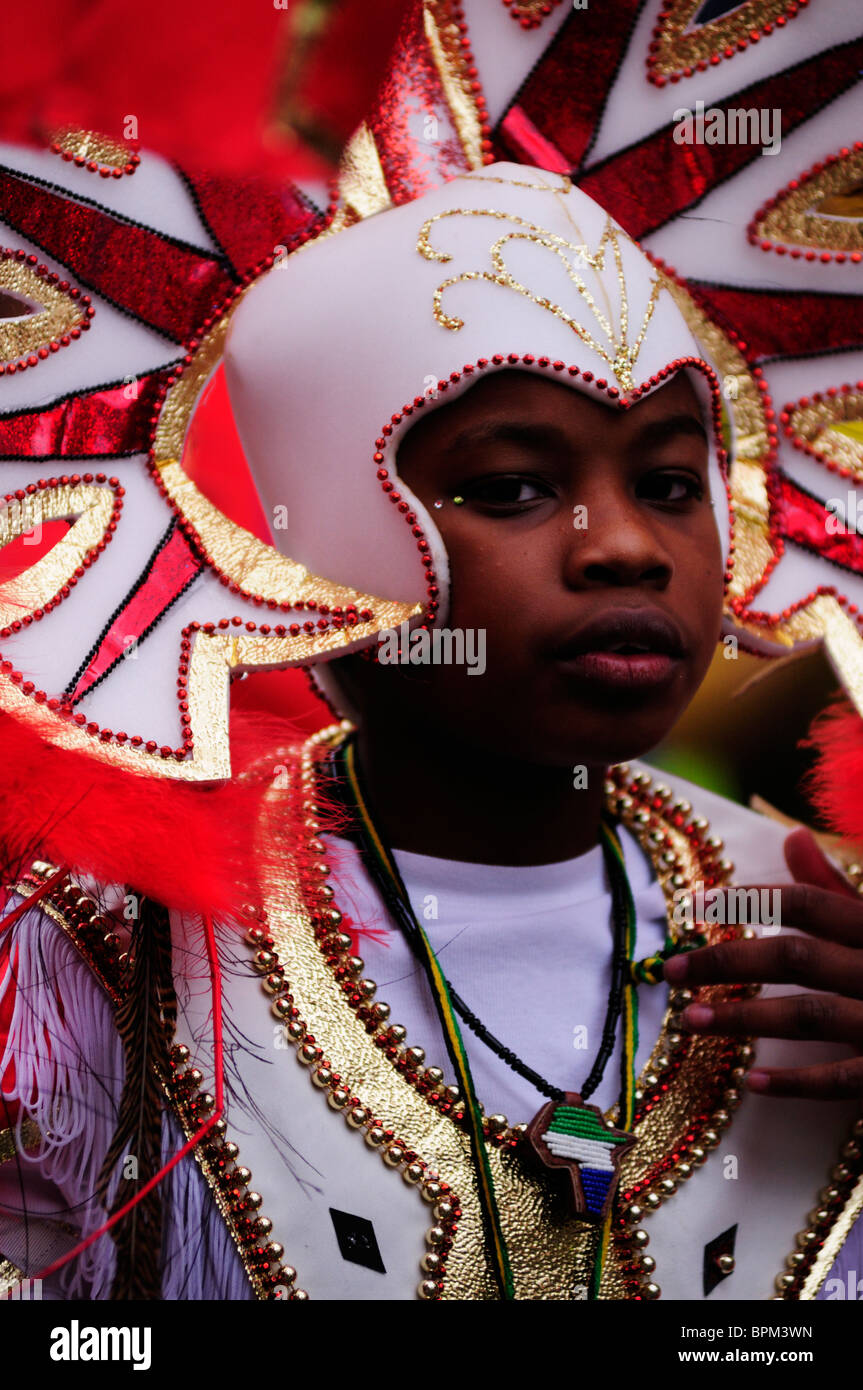 Portrait eines jungen an der Notting Hill Carnival Kinder Day Parade, London, England, UK Stockfoto