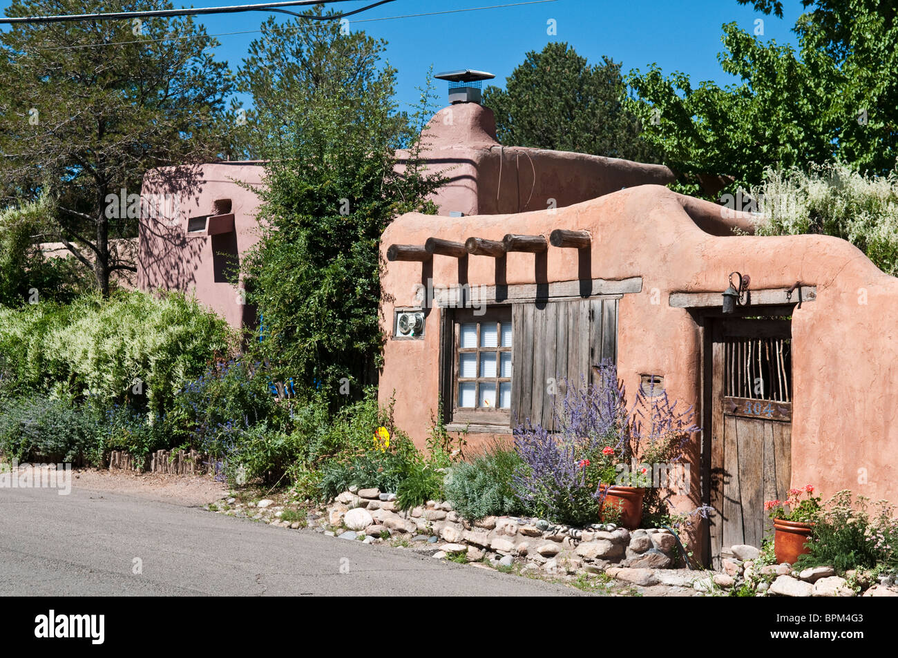 Alten Adobe-Haus in Santa Fe New Mexico an der Canyon Road Stockfoto