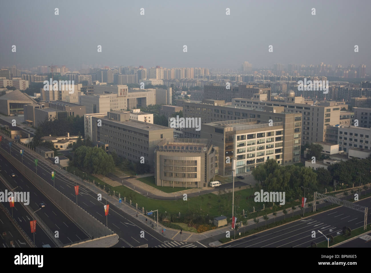 Gebäude, darunter China Institut für geographische Wissenschaften & Naturresourcen Forschung (Mitte) in Peking "Chaoyang District Stockfoto