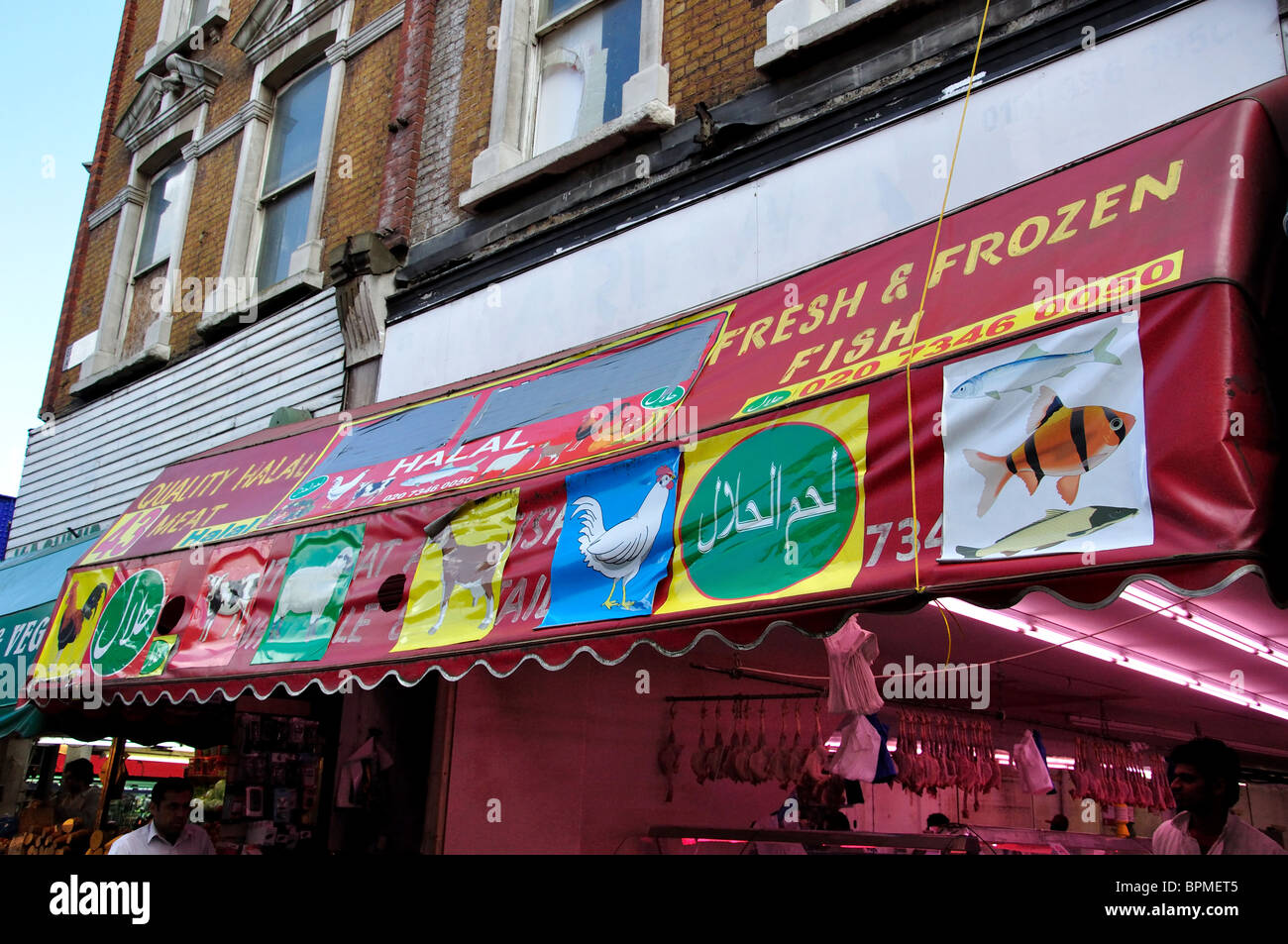 Butcher Shop Markise, Brixton Market, Electric Lane, Brixton, London Borough of Lambeth, Greater London, England, Vereinigtes Königreich Stockfoto