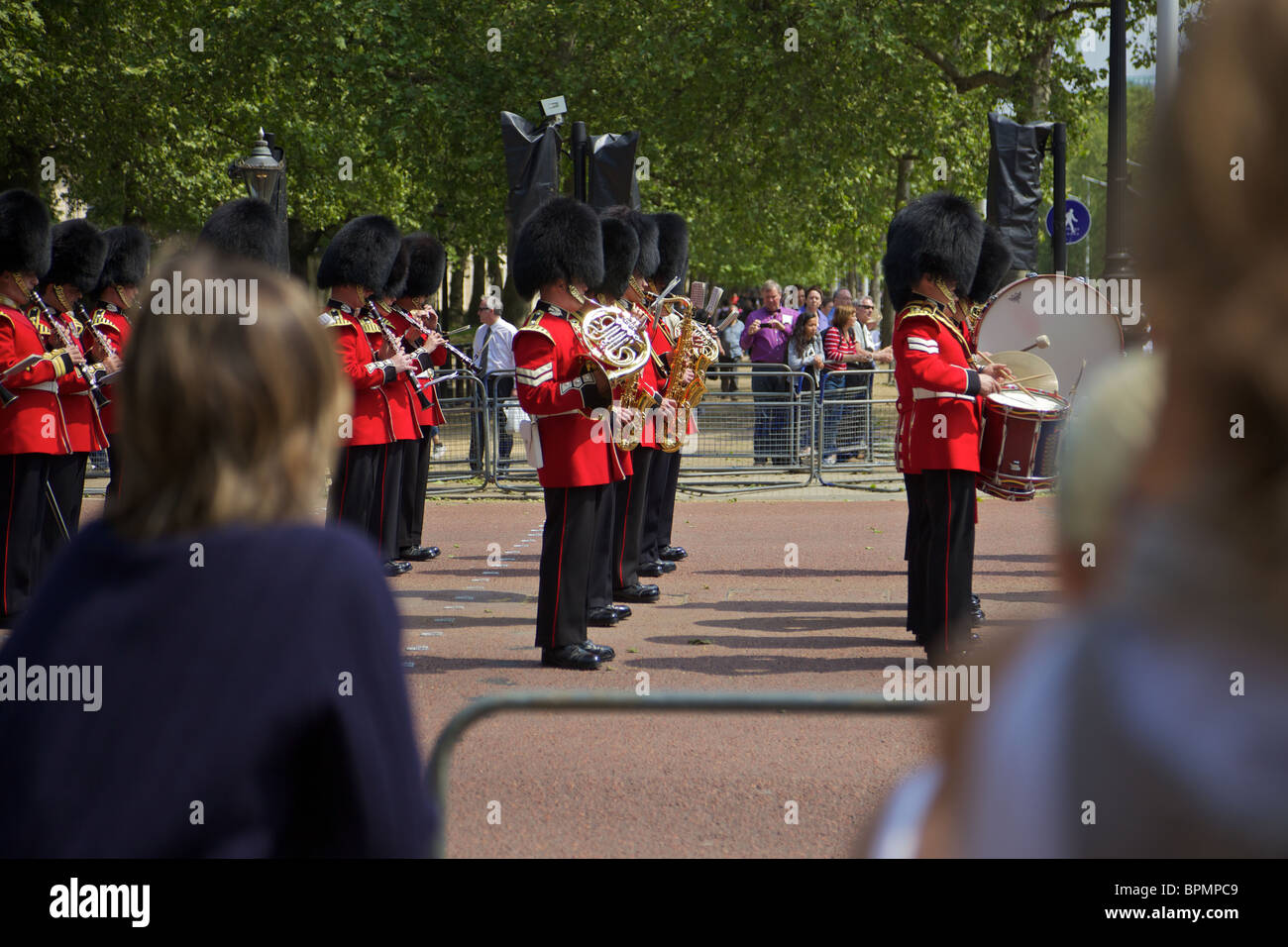 Band von den Coldstream Guards in der Mall, London Stockfoto