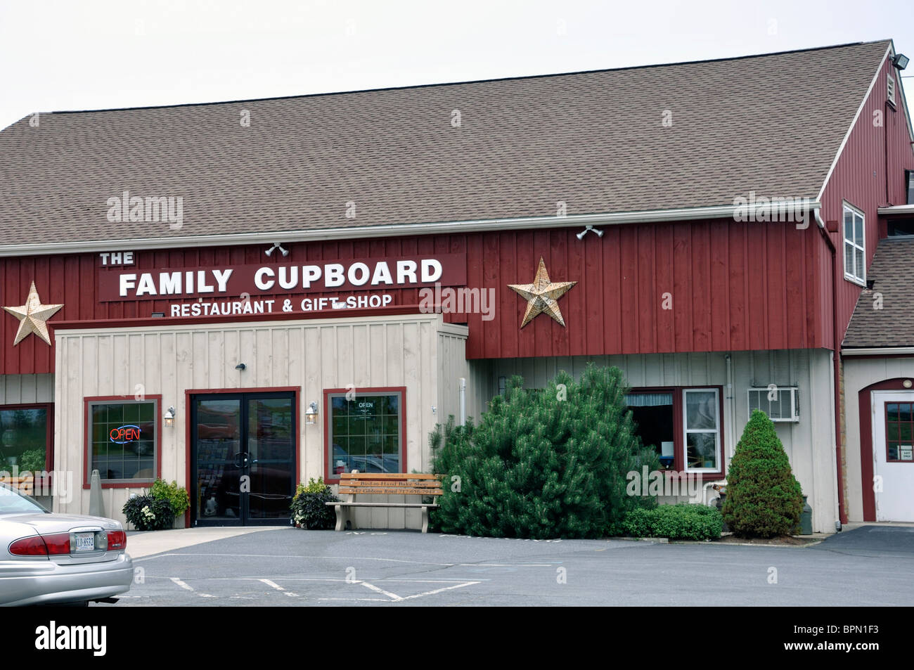 Familie Schrank Restaurant und Geschenk Shop anmelden, Vogel in der Hand, Amish Country, Pennsylvania, USA Stockfoto