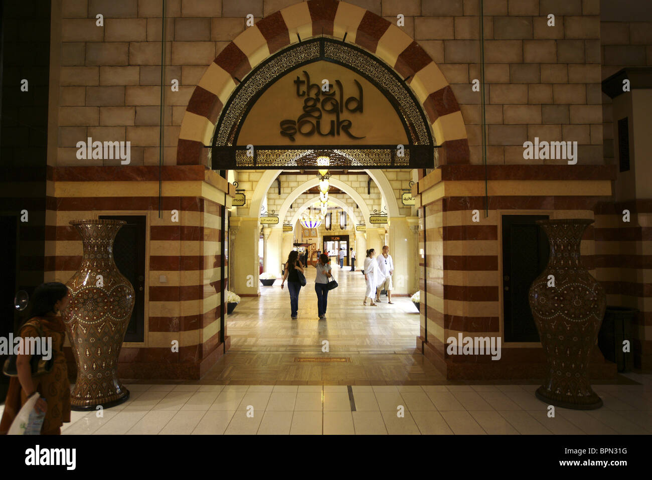 Menschen am neuen Gold Souk in Dubai Mall, Dubai, Vereinigte Arabische Emirate, Vereinigte Arabische Emirate, Naher Osten, Asien Stockfoto