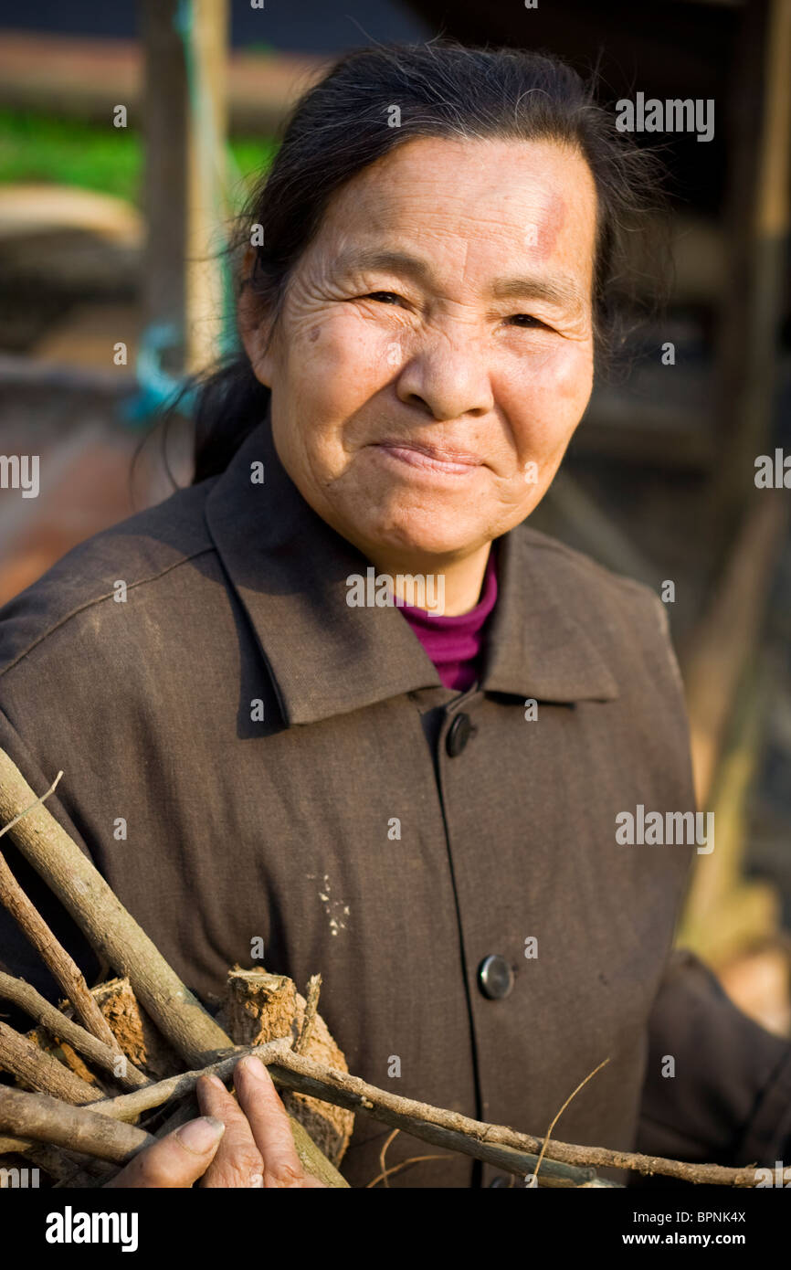 Porträt von Frau Bauer in Yangshuo, Provinz Guangxi, China. Asien Stockfoto