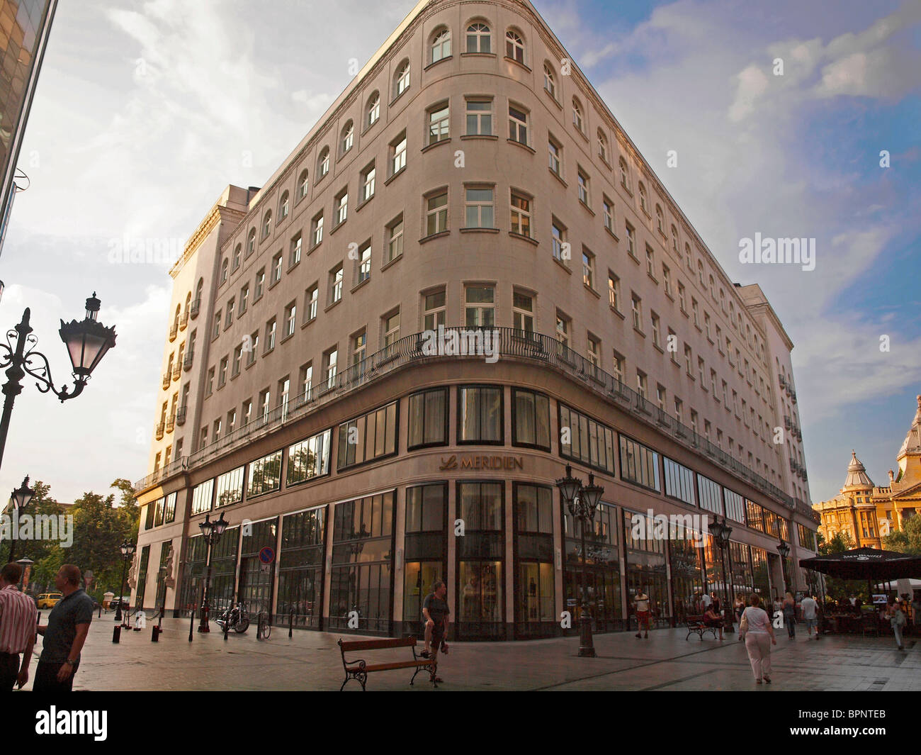 Le Meridien Hotel, Budapest, Ungarn. Elisabeth Plaza neben Deák Tér (Deák Platz) Stockfoto