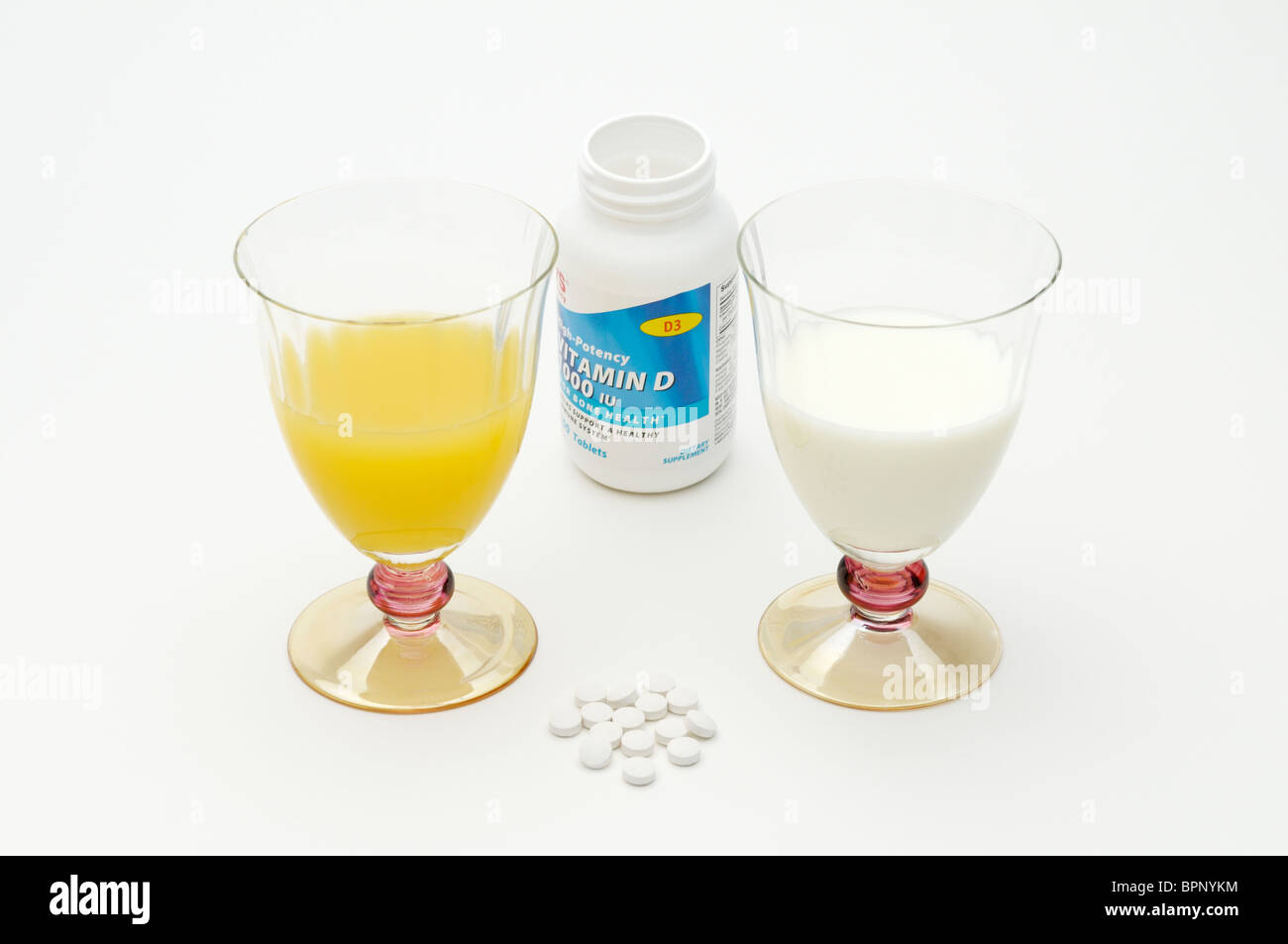 Quellen für Vitamin D sind Milch, Orangensaft und Ergänzungen  Stockfotografie - Alamy