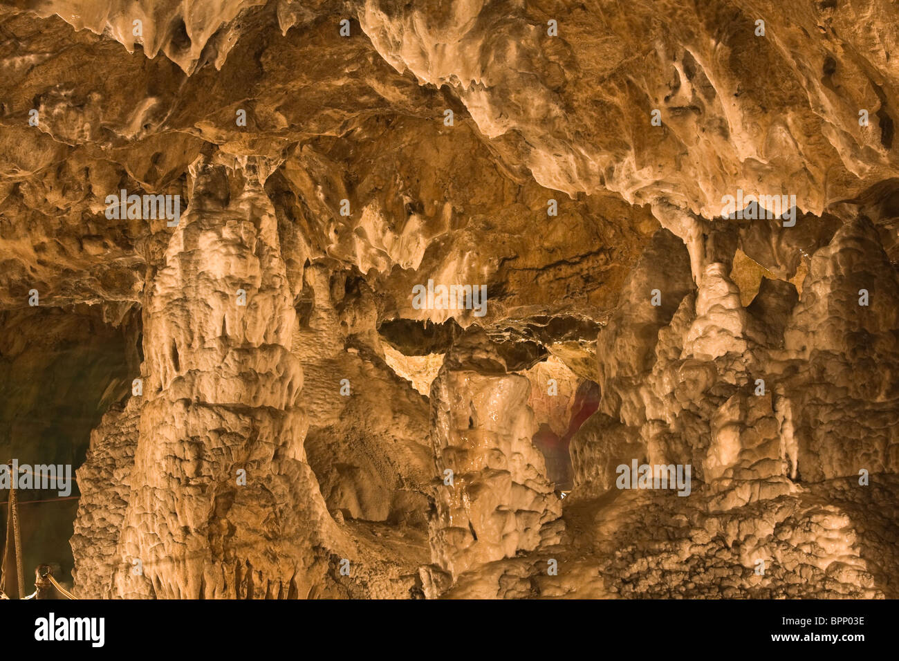 Unterirdische Ansichten der Muierilor Höhle in Rumänien. Stockfoto