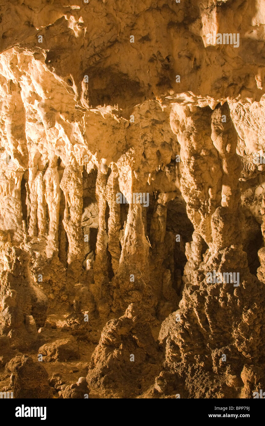 Unterirdische Ansichten der Muierilor Höhle in Rumänien. Stockfoto
