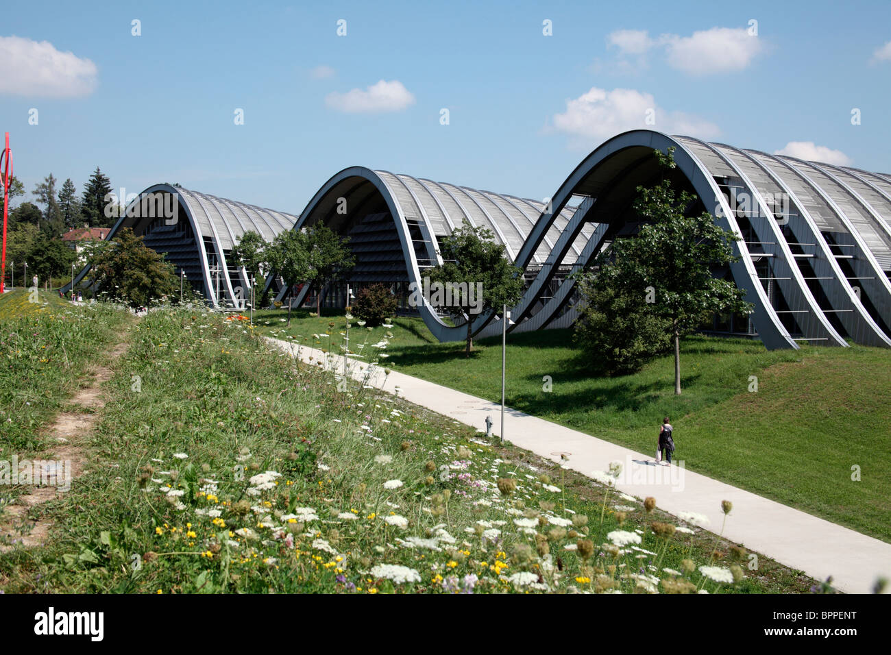 Die spektakuläre Sinuswelle Architektur von Paul Klee Zentrum, Bern, Schweiz Stockfoto