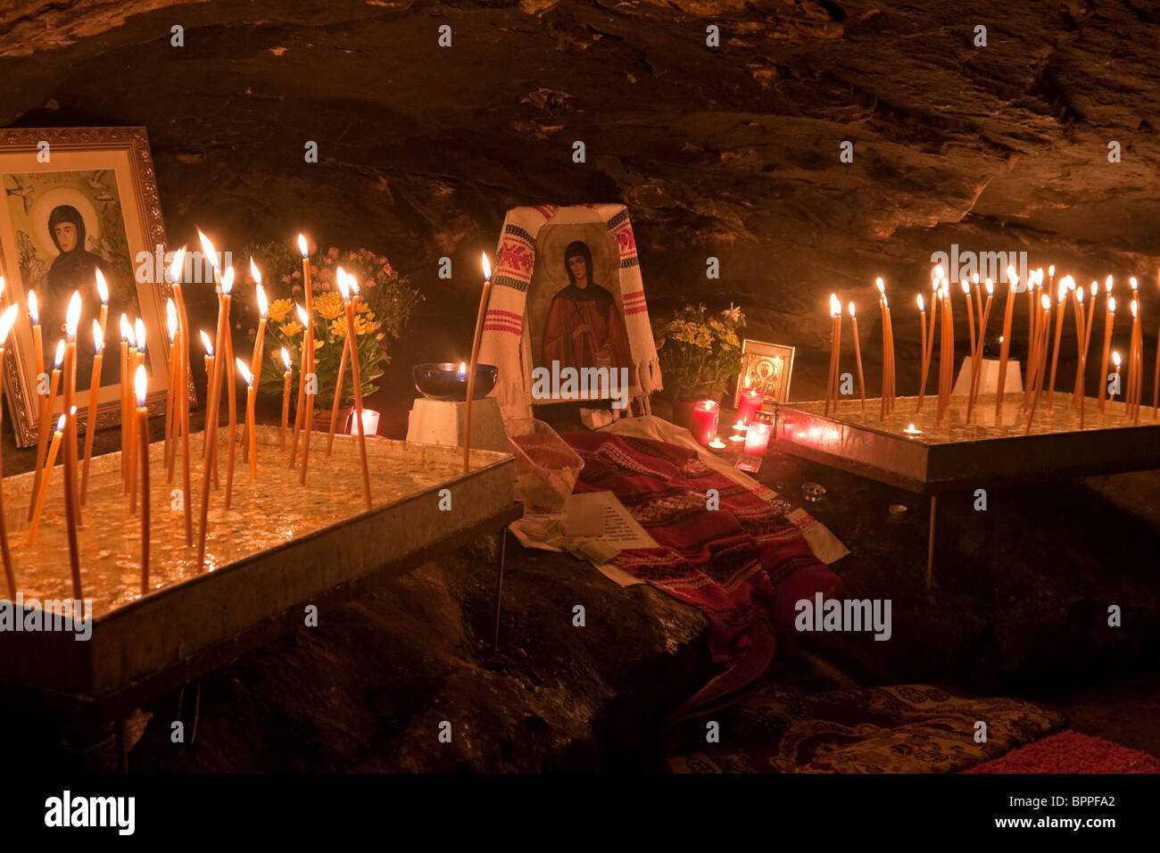 St. Theodora Höhle in Neamt Grafschaft, Rumänien. Stockfoto