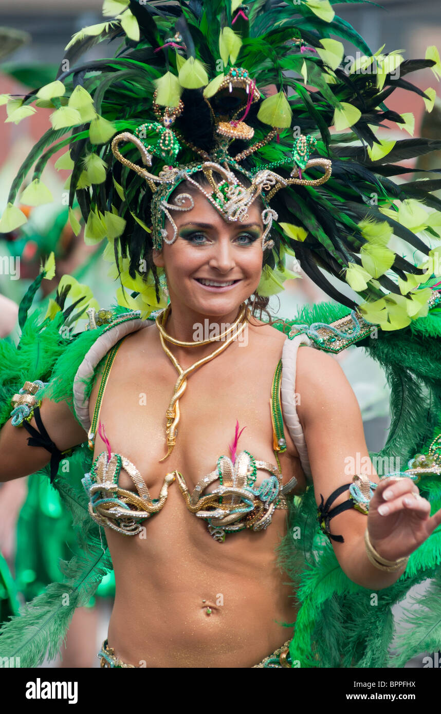 Ein Showgirl an der Notting Hill Carnival (2010) in London, England. Stockfoto