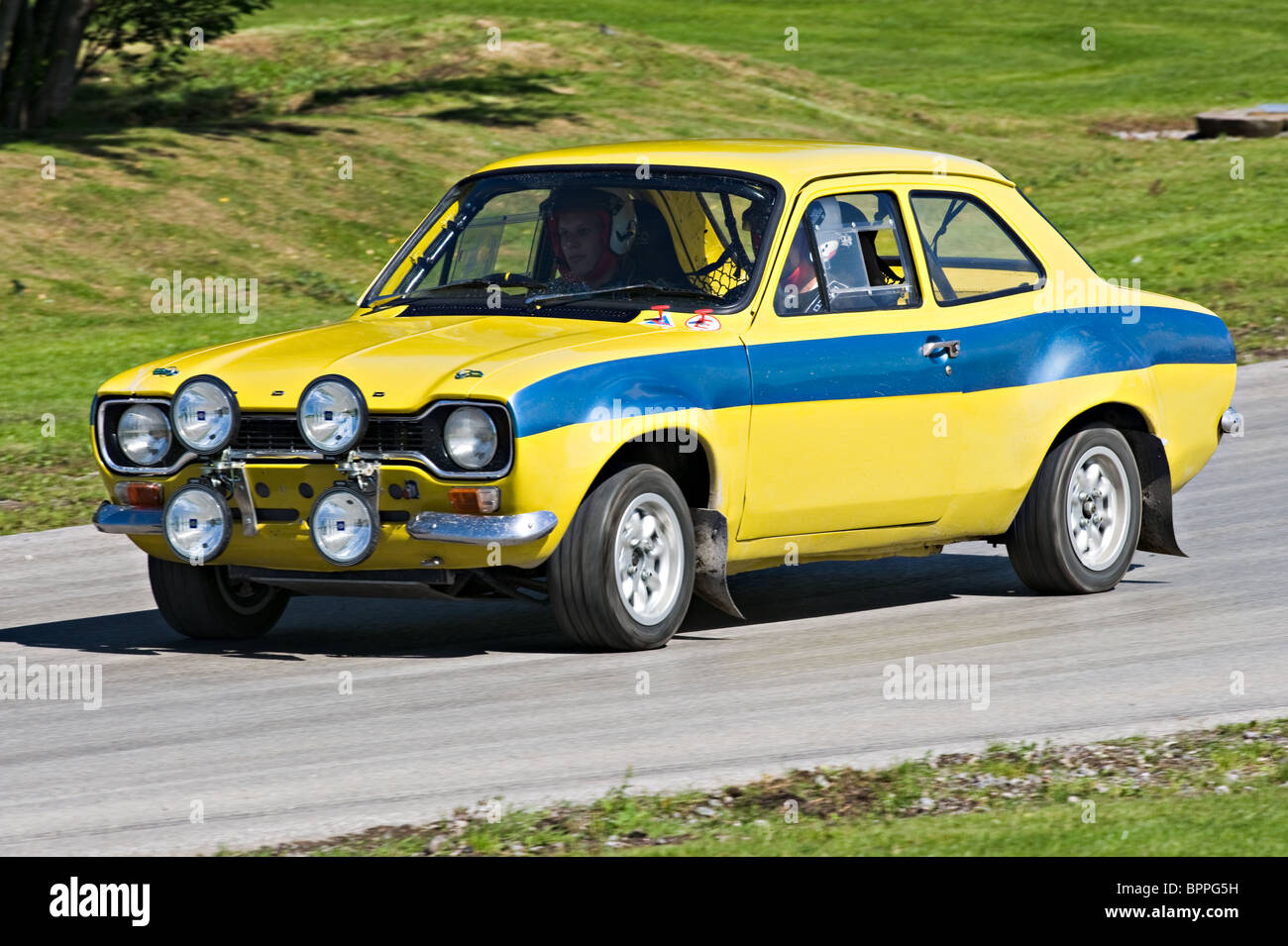 Ford Escort Mk1 historischen Rallye-Auto auf der Rallye Strecke Oulton Park Motor Racing Circuit Cheshire England Vereinigtes Königreich UK Stockfoto
