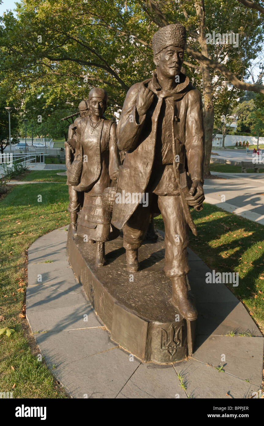 Diese Statue erinnert an die Bemühungen der ukrainischen Leute der Stadt Hamlton Ontario bei der Beilegung der Gegend. Stockfoto