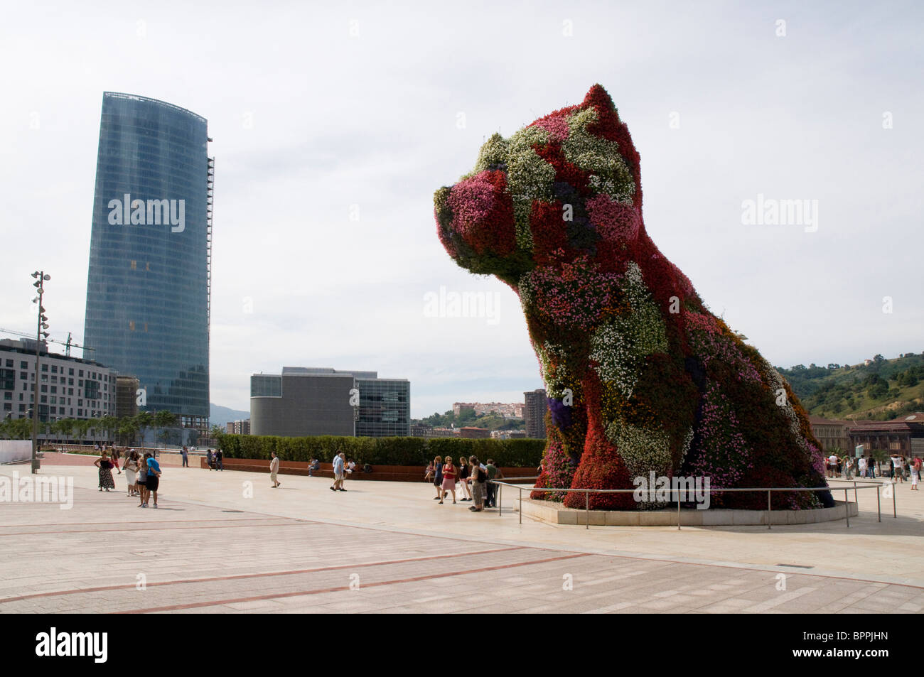Welpe, der Hund Blume Skulptur von Jeff Koons Bilbao: Museo Guggenheim - Euskadi, Pais Vasco Spanien Stockfoto