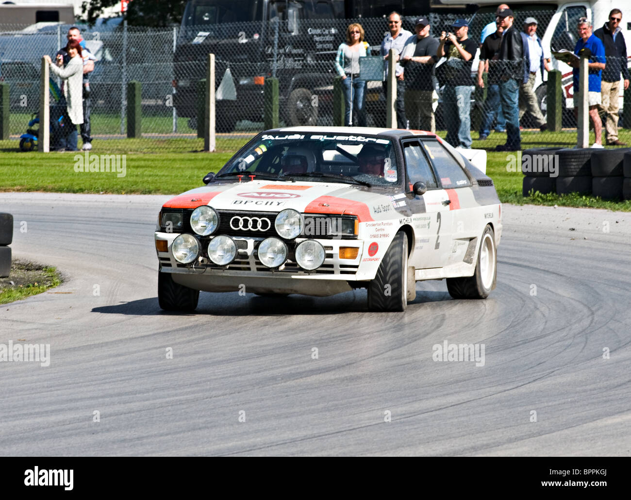 Audi Quattro Gruppe B historische Rallye-Auto auf der Strecke Oulton Park Motor Racing Circuit Cheshire England Vereinigtes Königreich UK Stockfoto