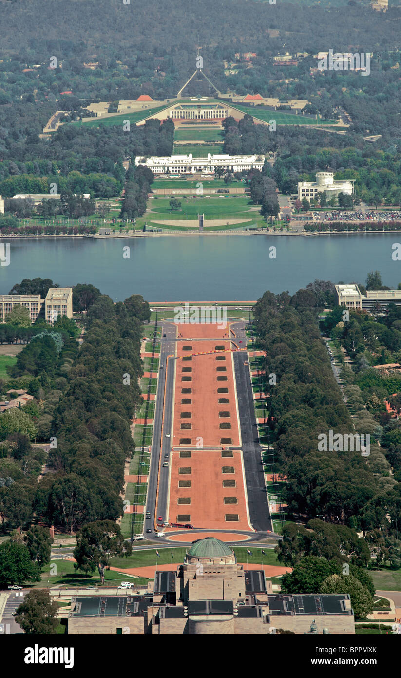 Draufsicht Anzac Parade, Lake Burley Griffin und alte und neue Parlamente Canberra ACT Australien Stockfoto