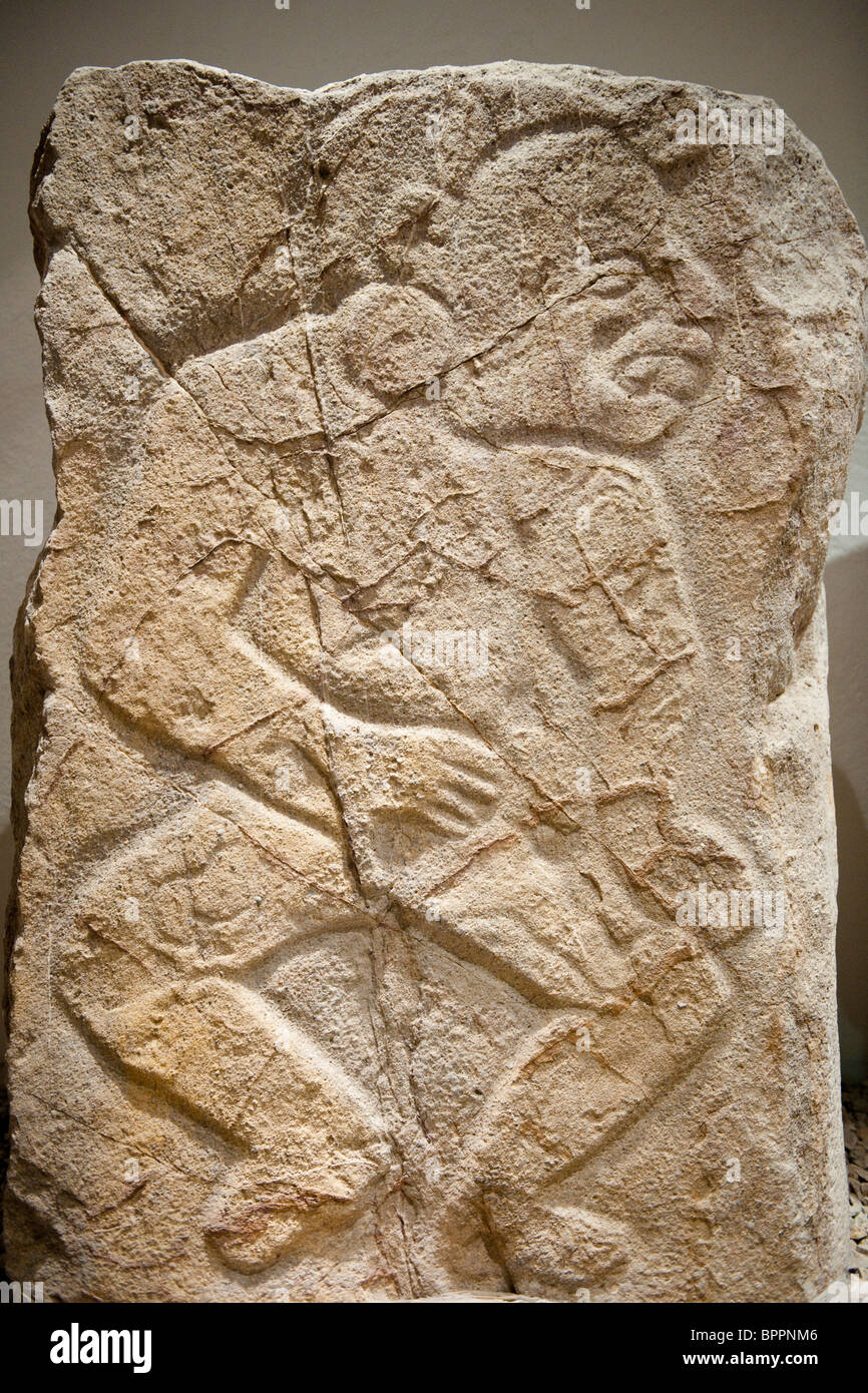 Eines der Steinplatten Dazantes, Basrelief, im Museum, Monte Alban, Oaxaca, Mexiko Stockfoto