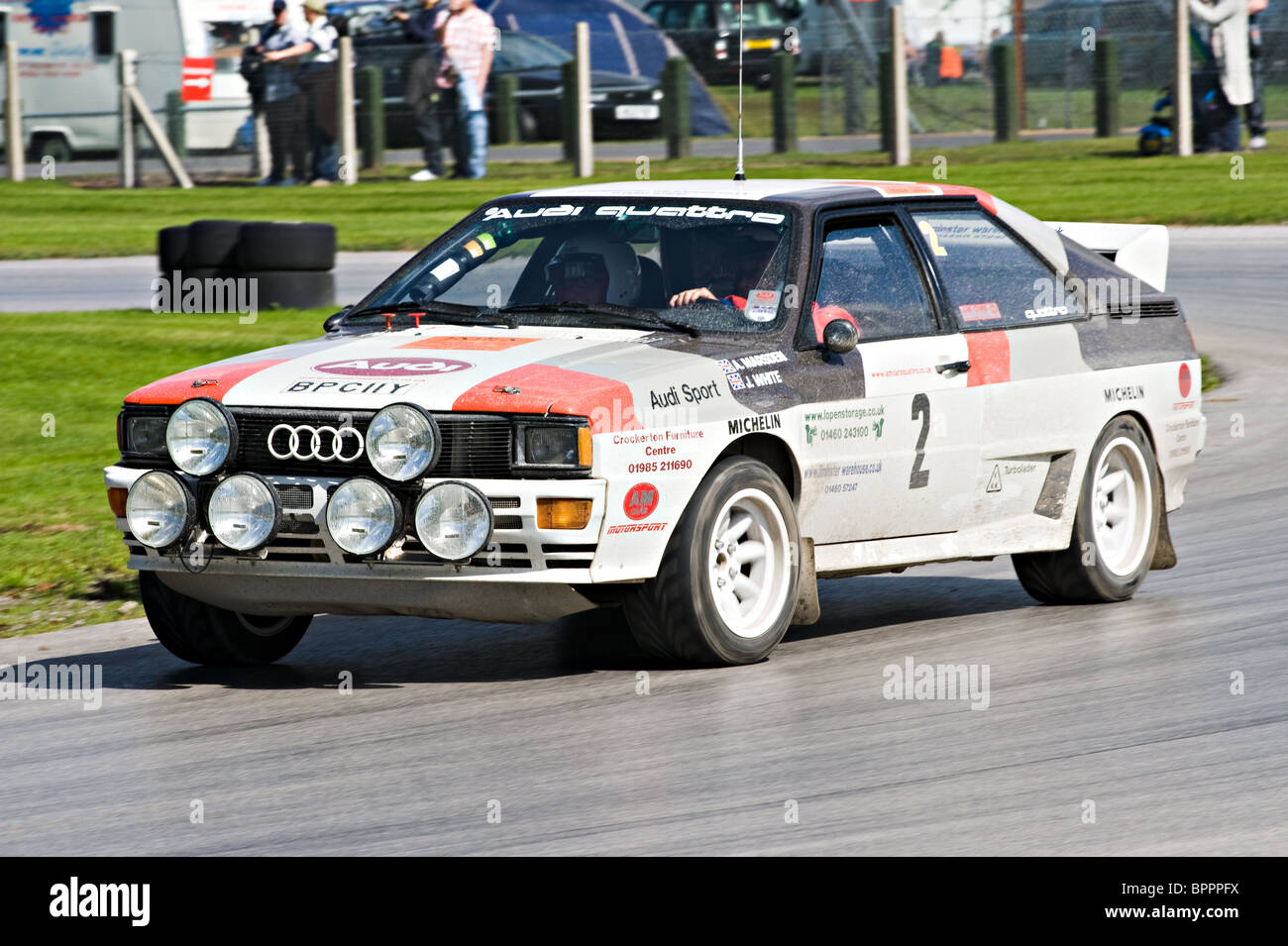 Audi Quattro Gruppe B historische Rallye-Auto auf der Strecke Oulton Park Motor Racing Circuit Cheshire England Vereinigtes Königreich UK Stockfoto