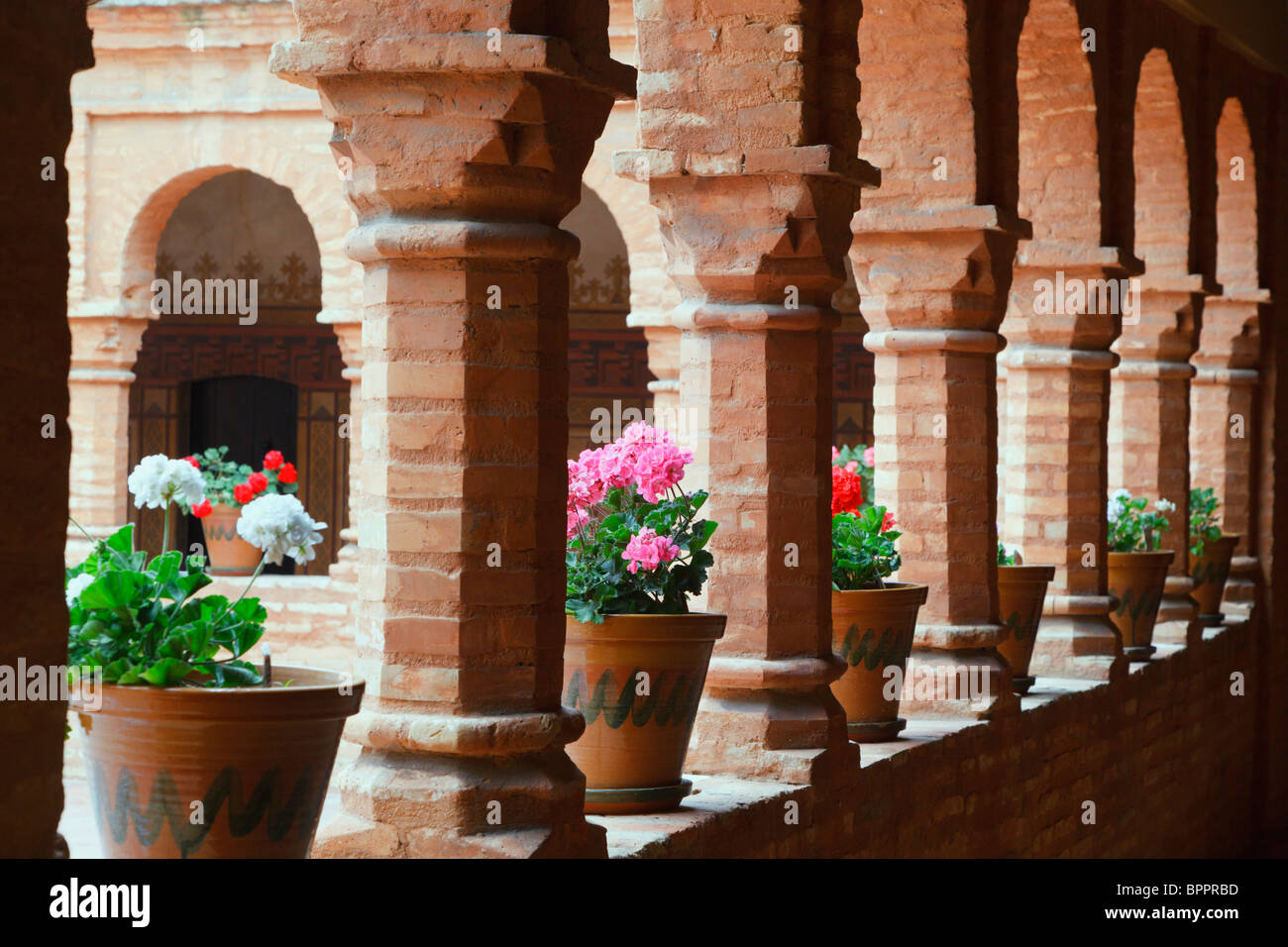 Der Kreuzgang im Mudejar-Stil bei La Rabida Kloster, Palos De La Frontera, Provinz Huelva, Spanien Stockfoto