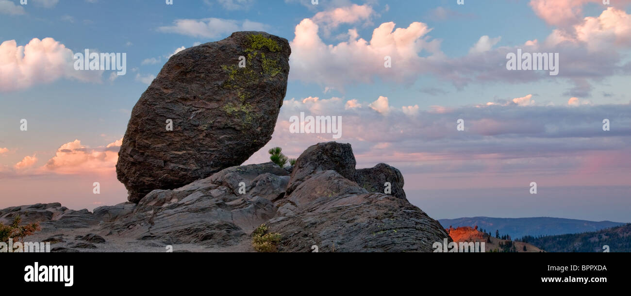 Rock (glaziale angelegte) Wuchten. Lassen Volcanic Nationalpark. California Stockfoto