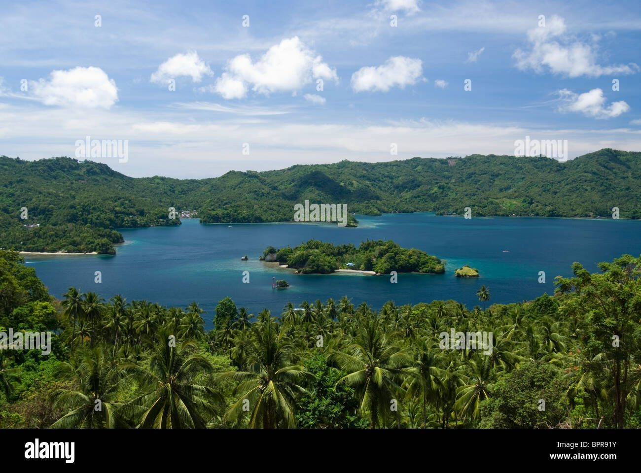Ansicht der Lembeh Strait, Kungkungan Bay Resort, Lembeh Strait, Nord-Sulawesi, Indonesien. Stockfoto