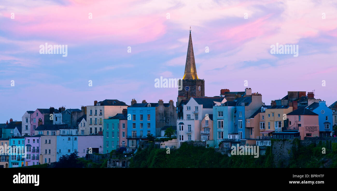 Tenby Hafen Tenby Pembrokeshire Wales in der Dämmerung Stockfoto