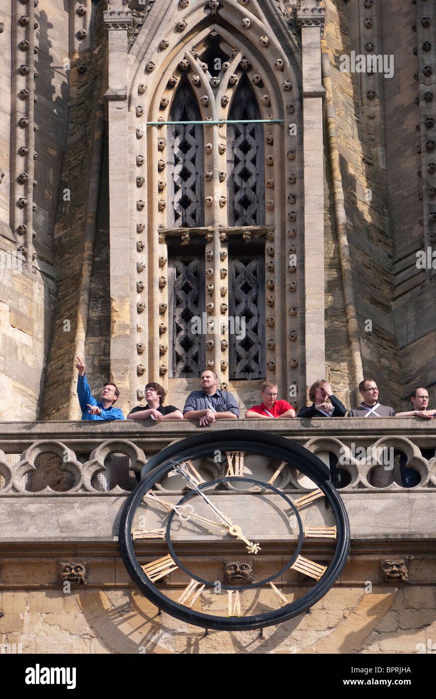 Touristen, die Besichtigungen von der Turmspitze der St. Marys Kirche, Oxford 4 Stockfoto