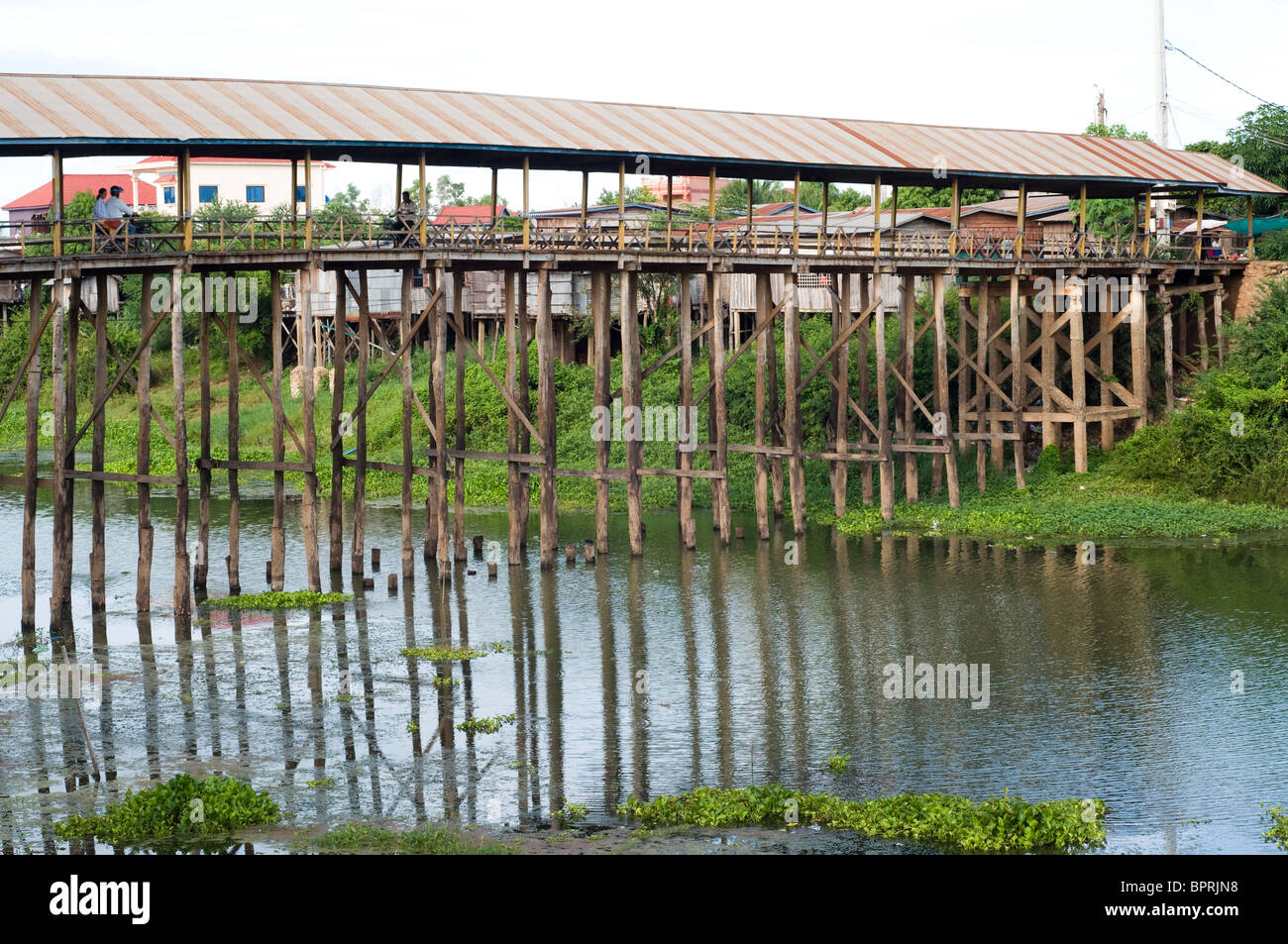 Gedeckte Brücke, Sisophan, Kambodscha, Stockfoto
