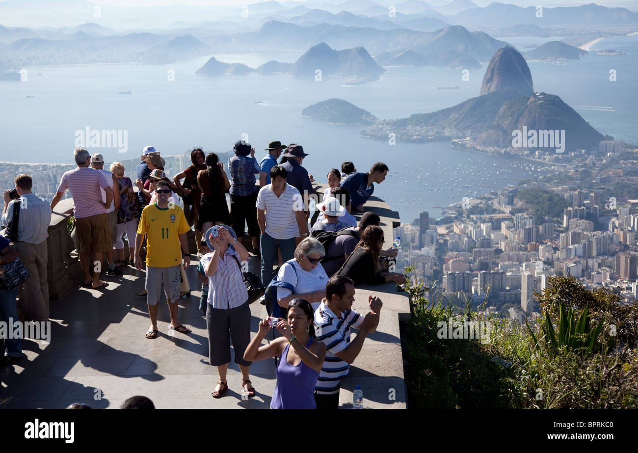 Die Aussicht vom Cristo Redentor in Rio De Janeiro, Brasilien oder Christus der Erlöser Statue auf dem Corcovado-Berg in Tijuca Nat Park. Stockfoto
