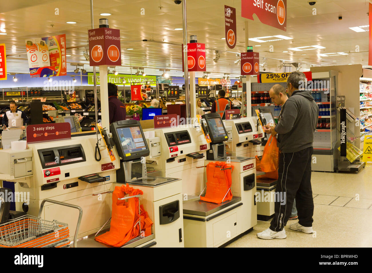 selbst Kasse, Tesco Supermarkt, Holywood, Northern Ireland, UK Stockfoto