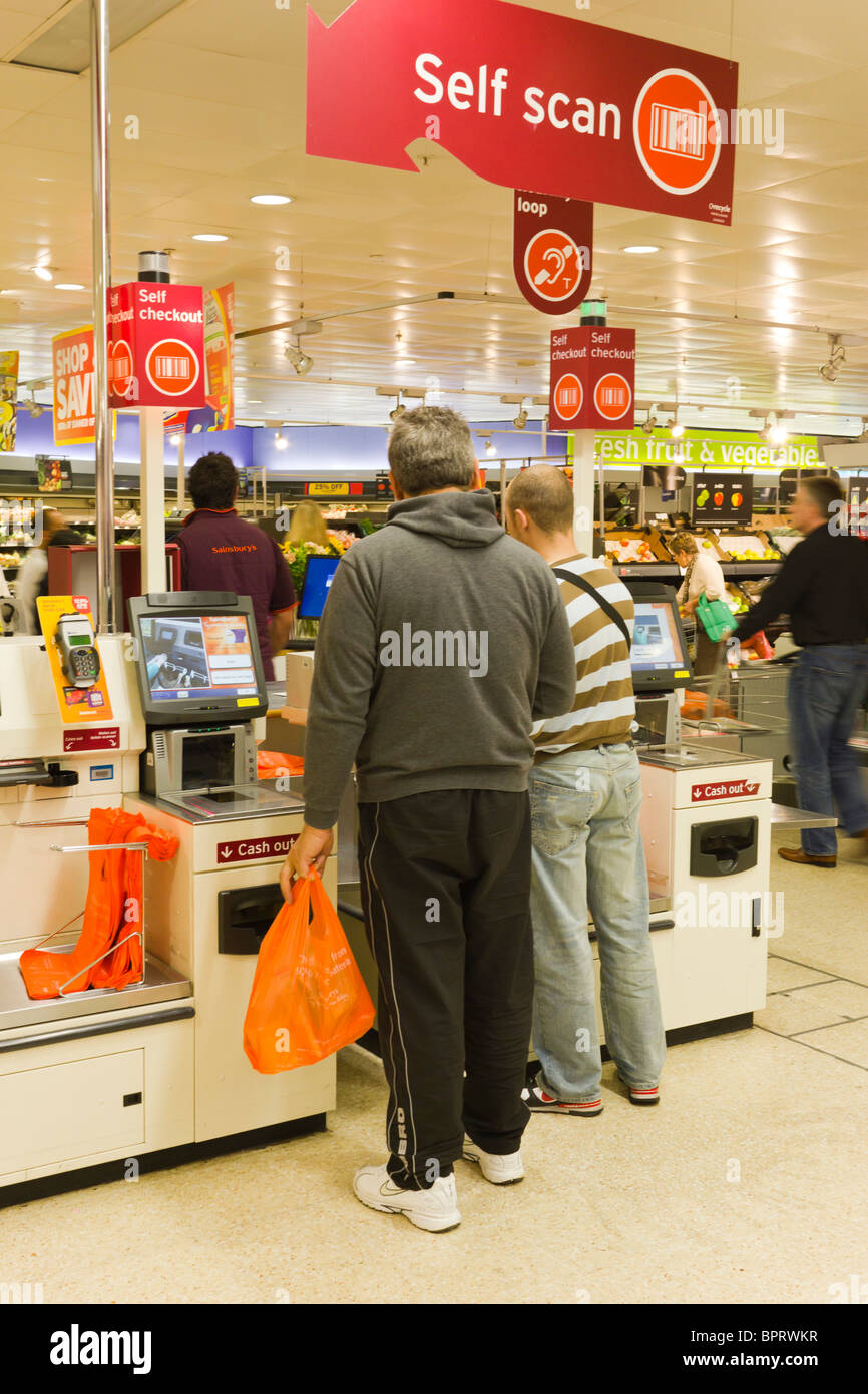 selbst Kasse, Tesco Supermarkt, Holywood, Northern Ireland, UK Stockfoto