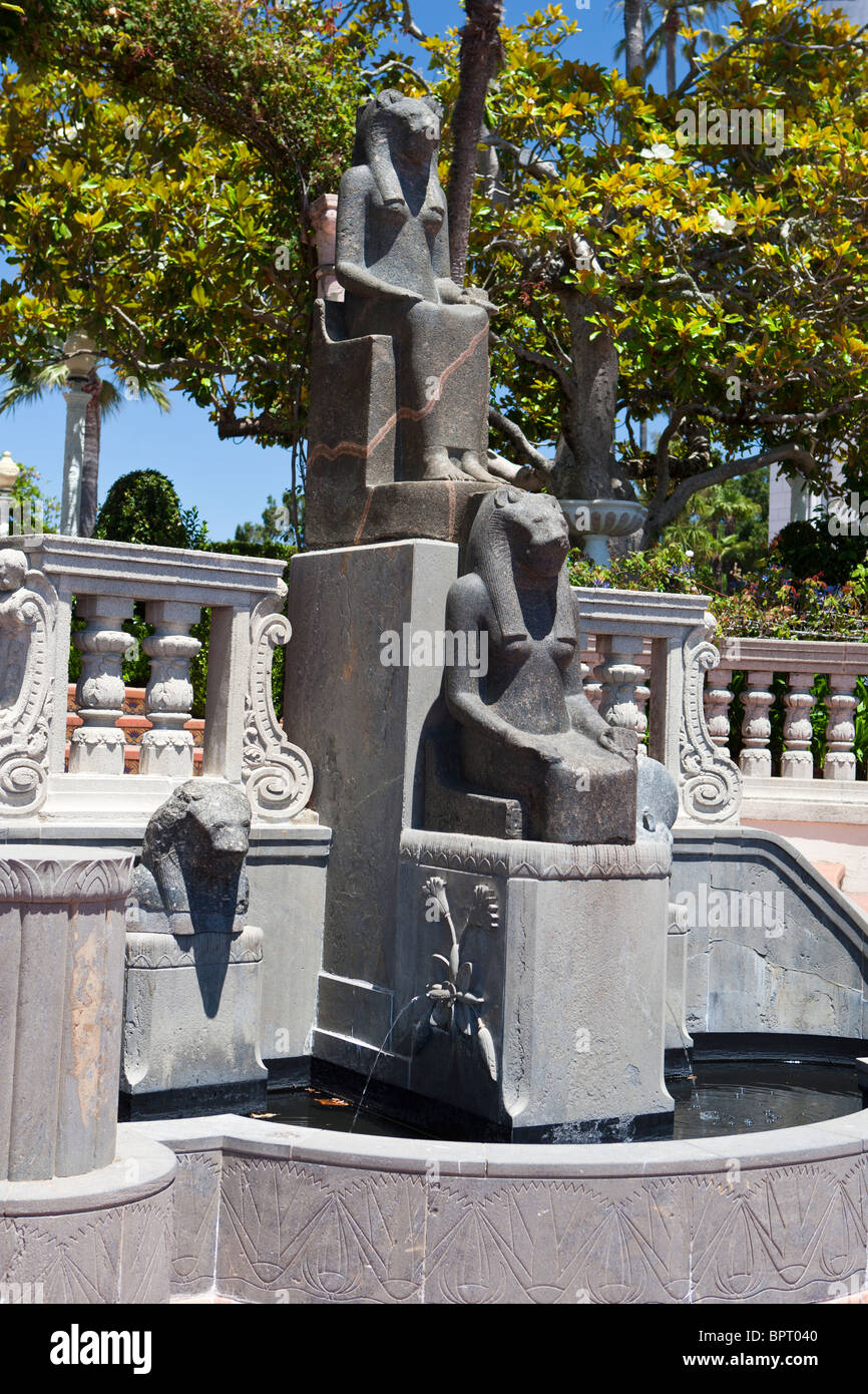 Ägyptische Statuen außerhalb von Casa Grande, Hearst Castle, California, Vereinigte Staaten von Amerika Stockfoto