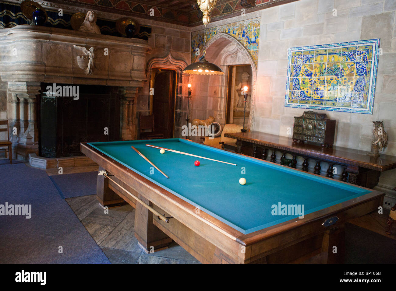 Billardtisch in der Billard-Raum, Casa Grande, Hearst Castle, California,  Vereinigte Staaten von Amerika Stockfotografie - Alamy