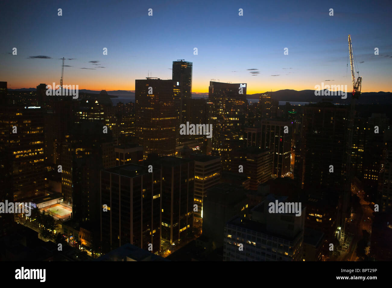 Luftaufnahme der Innenstadt von Vancouver bei Nacht, Britisch-Kolumbien, Kanada Stockfoto